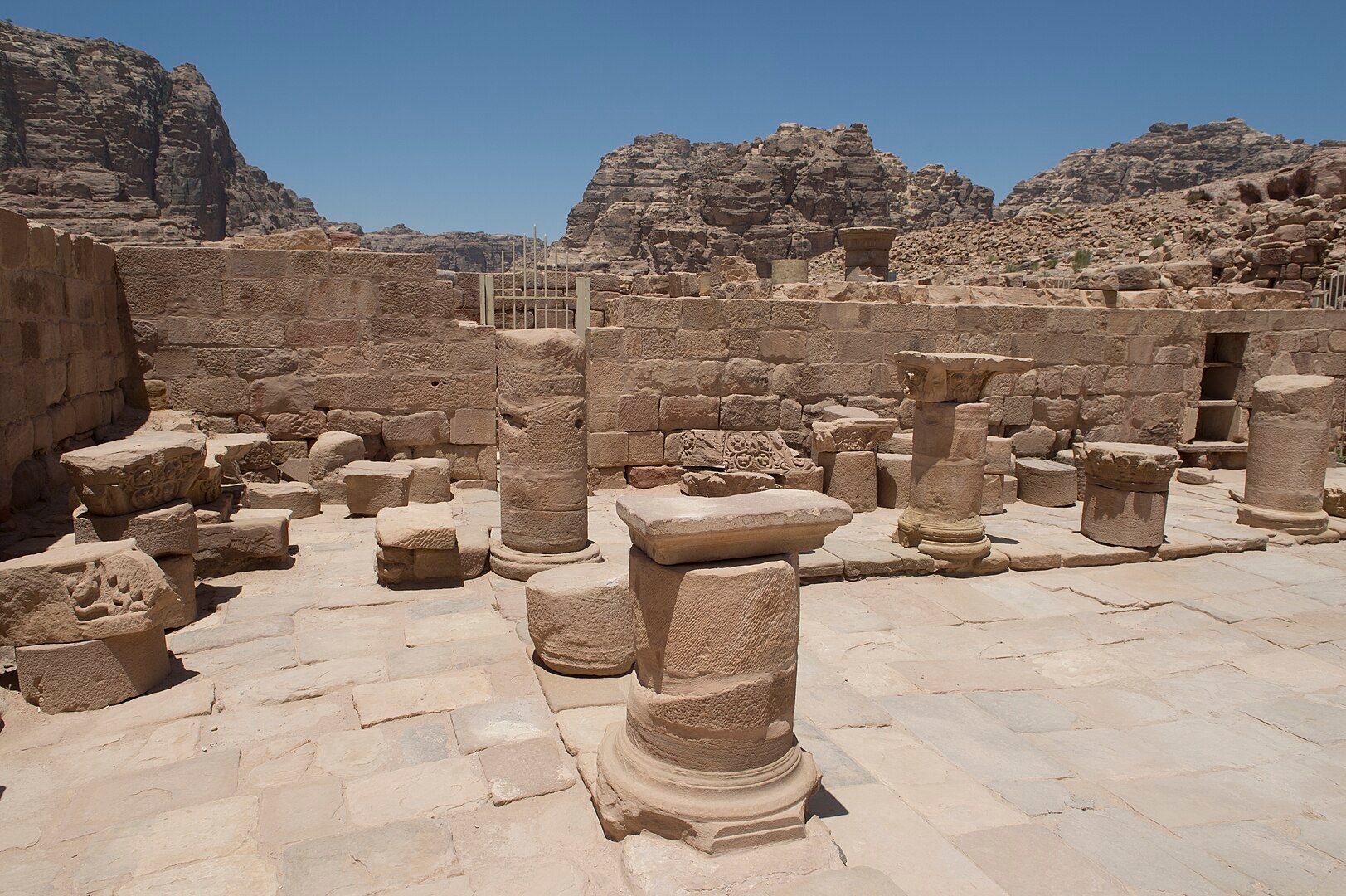 1623px-Petra_Church_atrium_2272